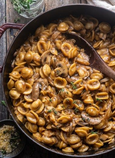 One Pot French Onion Pasta, Vegetarische Diners, French Onion Pasta, Onion Pasta, One Pot Pasta Recipes, Pasta Shapes, French Onion, Iftar, One Pot