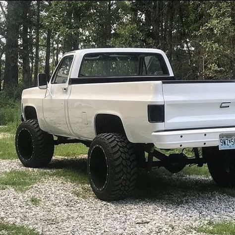 Northern Squares™ on Instagram: “White on white on white. What do you think? Tag the owner __________________________________________ If you want your truck to be featured…” White Square Body Chevy, Classic Trucks Chevy, Jacked Up Truck, Hot Trucks, Dream Trucks, Jacked Up Trucks, Lil Sis, Classic Pickup Trucks, Truck Ideas