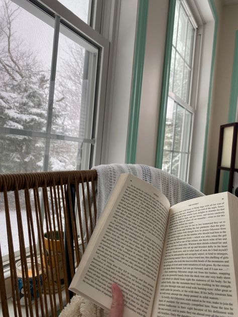 Reading with snow outside Cold Vibes Aesthetic, Reading In Winter Aesthetic, Snow Cottage Aesthetic, Winter Days Aesthetic, Cold Months Aesthetic, January Aethestic, Winter Aesthetic No Snow, Reading Winter Aesthetic, Book Winter Aesthetic