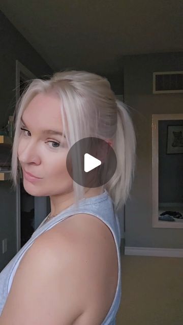 Jillian Jane on Instagram: "My favorite Hack for a full ponytail in fine hair #diyhairschool #realhair #finehairtips #easyhairstyles #thinhairtips #ponytailtutorial" Easy Ponytail Hairstyles For Fine Hair, Ponytail Hacks For Fine Hair, Hair Hacks Shoulder Length, Ponytail Shoulder Length Hair, Ponytails For Fine Hair, Pony Tail Short Hair, Full Ponytail Trick, Shoulder Length Hair Ponytail, Hairstyles For Fine Thinning Hair