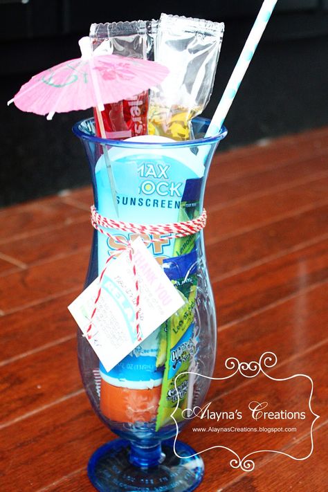 Teacher Gift Baskets, Best Teacher Gifts, End Of School Year, Diy Cups, Staff Appreciation, Diy Teacher Gifts, Cadeau Diy, End Of School, Teacher Appreciation Week