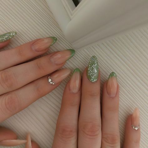 Green Nails Bridesmaid, Nail Designs For Short Nails Green, Sage Glitter Nails, Green Quince Nails Almond, Sage Green Nails Prom, Almond Nail Inspo Green, Sparkling Green Nails, Stage Green Nails, Dark Green Nails Glitter