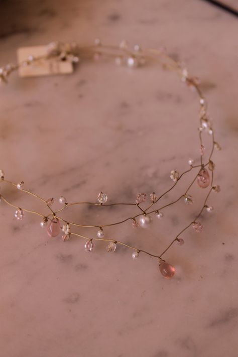 Collier Romantique Dusty Pink Rocaille and by SoleildeMinuit Rose Gold Aesthetic, Rose Colored Glasses, Rosé Aesthetic, Dusty Rose Color, Gold Aesthetic, Mia 3, Head Piece, Antique Roses, Blush Roses