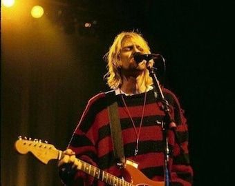 Kurt Cobain Sweater Red and Black Sweater Striped Sweater - Etsy Kurt Cobain Costume, Kurt Cobain Sweater, Kurt Cobain Outfit, Harry Styles Sweater, Kurt Cobain Style, Curco Vein, Harry Styles Cardigan, Donald Cobain, Nirvana Kurt Cobain