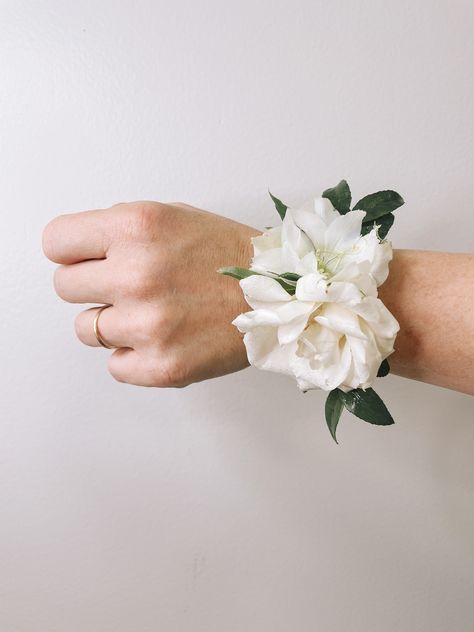 Simple Corsage Prom White, Small Wedding Corsage, White Wedding Corsages For Mothers, Gardenia Wrist Corsage, White Corsage And Boutonniere Set, Peony Wrist Corsage, Simple Wedding Corsage, Simple White Corsage, White Rose Corsage Wrist