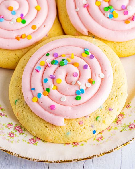 These Crumbl Confetti Cake Cookies are a soft and delicious sprinkle filled sugar cookie topped with a fluffy pink vanilla cream cheese frosting and extra sprinkles on top. Confetti Cake Cookies, Fluffy Cream Cheese Frosting, Confetti Cookies, Crumble Cookies, Vanilla Cream Cheese Frosting, Cake Liner, Sugar Cookie Icing, Coconut Pie, Confetti Cake