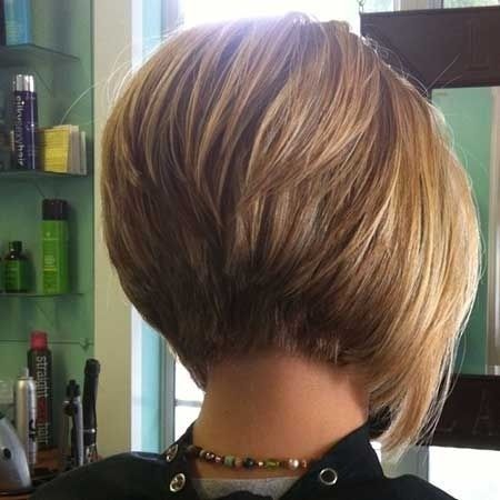 Stacked Bob Hairstyle for Thick Hair Short Haircut Thick Hair, Bob Lung, Stacked Hairstyles, Popular Short Haircuts, Κούρεμα Bob, Inverted Bob Haircuts, Inverted Bob Hairstyles, Stacked Bob Hairstyles, Kadeřnické Trendy