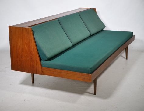 Listed on VNTG.com: Mid-Century Daybed, 1960s | #vntg #vintage 1960 Furniture, 50s Furniture, Mid Century Modern Daybed, Mid Century Couch, Mid Century Daybeds, 60s House, Atomic Decor, Deep Couch, 60s Furniture