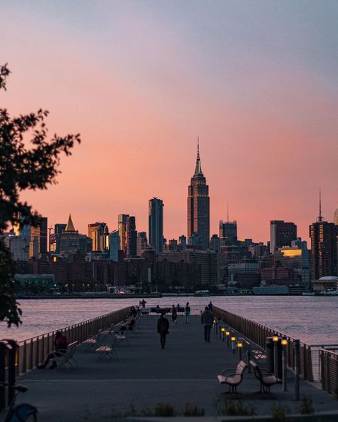 Secret NYC on Instagram: “Just a hint of pink 👌☀️ #mysecretnyc⁣ 📷: @matt.ritchie” Nyc Baby, Empire State Of Mind, Nyc Girl, Nyc Aesthetic, Nyc Skyline, Nyc Life, New York Life, New York Aesthetic, Nyc Photography