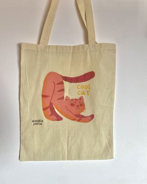 Unique hand drawn design, printed by myself ♥️ High quality, washable material 100% cotton, 5oz, 38cm x 42cm Tote Bag Painting, Air Jordan 1 Outfit Women, Painting Cats, Candy Stand, Tote Bag Art, Best Tote Bags, Cat Doodle, Painted Tote, Girls Tote