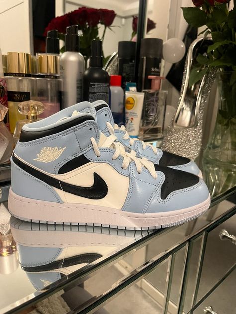 My Jordan 1 Mid ‘Ice Blue’ by Nike. Size 5.5 for £45.00: https://www.vinted.co.uk/items/5016561096-jordan-1-mid-ice-blue. Jordan 1 Blue, Blue Jordans, T Bar Shoes, All Nike Shoes, Xmas List, Nike Shoes Jordans, Cute Nike Shoes, Moccasin Boots, Shoe Inspo