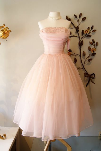 Powder pink 1950's party dress. Fairy Ball Gown, Tea Length Homecoming Dresses, Knee Length Prom Dress, Tea Length Prom Dress, Vintage Clothing Boutique, Vintage Clothing Stores, Pink Tea, Pink Prom, Note Box