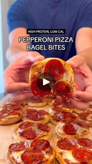 Macro-Friendly, High Protein PEPPERONI PIZZA BAGEL BITES

Per 4 pizzas:*
515 Cals
33g protein
64g carbs
15g fat

Another featured recipe from my new meal prep cookbook! This one is a favorite for when you really want to mix things up - and doubles as an amazing party recipe 🤌

*Macros are slightly different than what is seen in the cookbook due to different brands used, specifically for the Turkey pepperoni*

Ingredients:
10 English muffins
400g fat free Marinara (I used Whole Foods brand)
50g umami black garlic sauce (optional)
33g parmigiano reggiano
60g chopped hot peppers
200g 2% Mozzarella
60 slices turkey pepperoni (Applegate brand, found at Whole Foods)
33g hot honey (optional)

#stealthhealth #foodie #recipe #healthyrecipe #easyrecipe #iifym #flexibledieting #highprotein #highprot Pizza Bagel Bites, Pepperoni Pizza Bites, Pizza Bagel, Protein Pizza, Bagel Bites, Pizza Bagels, Turkey Pepperoni, Healthy High Protein Meals, Black Garlic