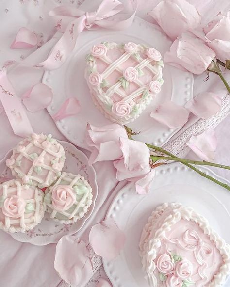 Pink Sweets Aesthetic, Cute Baking Aesthetic, Pastel Bakery, Coquette Food, Rosa Soft, Pastel Theme Party, Coquette Things, Pink Baking, Aesthetic Rosa