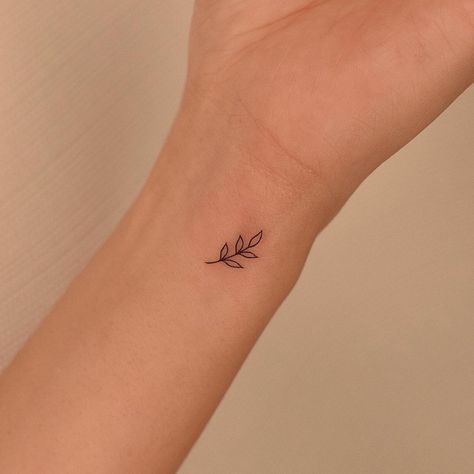 Delicate Tattoo Wrist, Small Side Wrist Tattoos, Tiny Leaf Tattoo, Minimal Christian Tattoo, Tattoos Colorful, Handwriting Tattoos, Lovers Tattoo, Tiny Flower Tattoos, Simple Wrist Tattoos