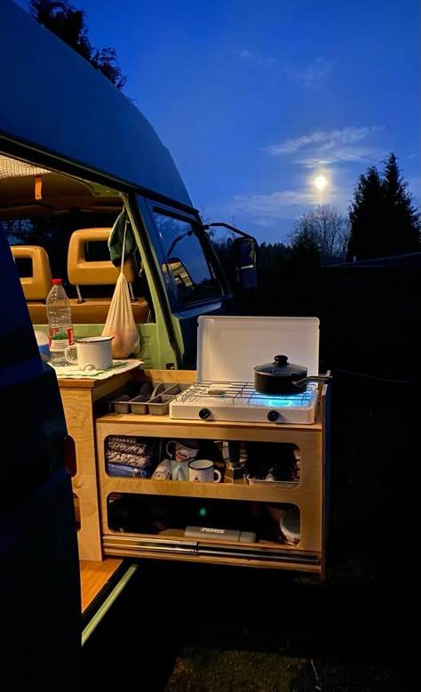 Vw T3 Interior Ideas, Ford Transit Connect Camper, Vw T3 Camper, Vw T3 Syncro, T6 California, Best Campervan, T3 Vw, Camper Interior Design, Minivan Camping