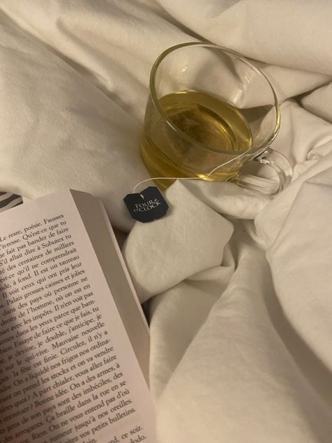 Tea And Books, Evening Routine, Night Time Routine, Cottagecore Aesthetic, Bedtime Routine, Night Routine, Hot Tea, Night Aesthetic, Design Tips