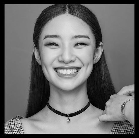 Perfect Smile Teeth, Stephanie Lee, Smile Drawing, Perfect Winged Eyeliner, Smiling People, Winged Eye, Perfect Teeth, Fill In Brows, Smile Teeth