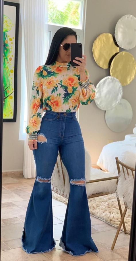 Flare Jeans Style, Seventies Style, December Outfits, Flare Jeans Outfit, Neat Casual Outfits, Classy Summer Outfits, Cute Country Outfits, 70s Outfits, Seventies Fashion