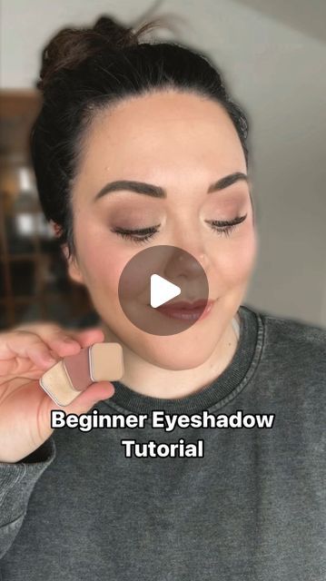 36K views · 2.5K likes | Stephanie VanStraten |📍WI Makeup Artist & Educator on Instagram: "Walk through beginner eyeshadow tutorial 🫶🏼  Using the color Chai through the crease, Lullaby to deepen the outer corner & smoke out the lower lash line, and finally Drift to highlight the inner corner and brow bone! This works as a pretty highlight for the cheeks and nose as well ☺️  📲 Comment “beginner4” for the Iink to these shadows and brush! And make sure to follow for more easy tutorials @stephaniemua1 💋  #easyeyeshadow #easyeyeshadowtutorial #eyeshadowtutorials #beginnereyeshadow #beginnermakeup #easymakeuptutorial #greenbaymakeupartist #greenbaywi #greenbay #greenbaywisconsin #seintofficial @seintofficial" Beginner Eyeshadow Tutorial, Easy Eyeshadow Tutorial, Eyeshadow Tutorial Natural, Simple Eyeshadow Tutorial, How To Do Eyeshadow, Highlight Tutorial, Easy Eyeshadow, Eyeshadow Tutorial For Beginners, Eyeshadow Step By Step