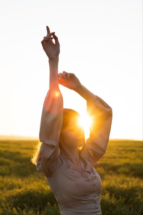 Sunset Photoshoot Ideas, Summer Photoshoot Ideas, Sunrise Photoshoot, Outdoor Portrait Photography, Spring Photoshoot, Nature Photoshoot, Outdoor Shoot, Creative Portrait Photography, Summer Photoshoot