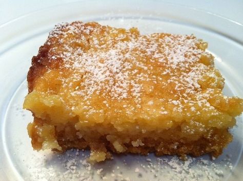 Gooey Lemon Bars, Lemon Cake Bars, Ooey Gooey Cake, Chess Squares, Cake Bars Recipe, Gooey Cake, Gooey Butter Cake, Delectable Desserts, Cake Bars