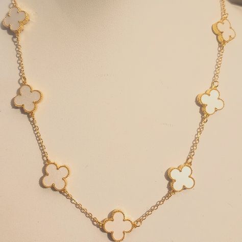 Gold And White Clover Necklace Stainless Steel Hypoallergenic Non Tarnishing Double Sided Motif Clover Cute Jewelry Necklaces Gold, Gold Cute Jewelry, White Clover Necklace, Julary Design, Clover Necklace Gold, Gold Clover Necklace, Jewelry Accessories Gold, Jewelry Inspo Aesthetic, Back To School Jewelry