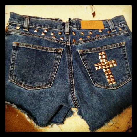 High waisted studded shorts #diy Shorts Ideas, Shorts Levis, Shorts Diy, Studded Shorts, Diy Shorts, Outfit Styles, Studded Jeans, Beauty Diy, Diy Clothing