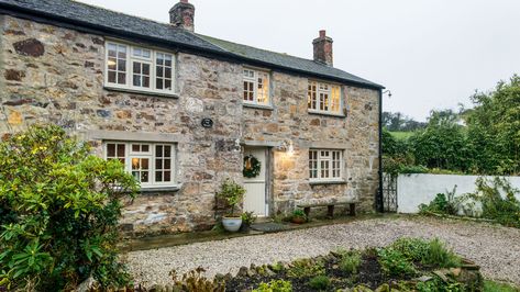 Christmas house: a restored Georgian stone cottage in Cornwall | Real Homes Stone Cottage Exterior, Stone Cottage Homes, Cornish Cottage, Ireland Cottage, Stone Exterior Houses, Cottage Windows, Cornwall Cottages, Stone Cottages, English Country Decor