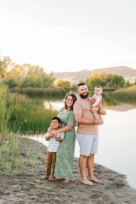 Family Pictures In Creek, Fall Lake Photoshoot Family, Family Photos By Pond, Pond Family Photos, Summertime Family Photos, Fall Lake Family Pictures, Large Family Photo Shoot Ideas Lake, Family Photo Lake Picture Ideas, Creek Pictures Family