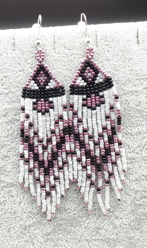 Seed beads fringe earrings – Kirouma's Creations Native Fringe Earrings, Beading Patterns Earrings, Beaded Earrings Native Beadwork, Native American Beadwork Earrings, Indigenous Beading, Fire Tree, Earrings Seed Beads, Seed Bead Patterns Free, Beaded Ideas