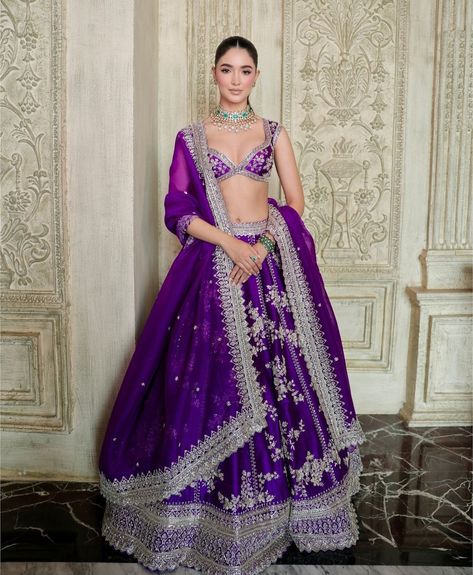 Indian Bridesmaids Outfits, Isha Ambani, Product Instagram, Purple Lehenga, Brides Sister, Lehenga Dress, Wedding Outfits For Women, Indian Bridesmaids, Sangeet Outfit