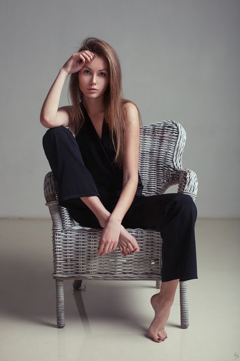 Ksenia+by+Konstantin+Kryukovskiy+on+500px Female Portrait Poses, Chair Photography, Photographie Indie, Chair Pose, Studio Poses, Studio Photography Poses, Fashion Model Poses, Branding Photoshoot Inspiration, Self Portrait Photography