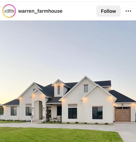 White Exterior Stucco House, Modern Farmhouse Stucco Exterior, White Brick House Modern, White Duck Exterior, Warren Farmhouse, House Inspiration Exterior, Sw White Duck, White Home Exterior, Hunt House