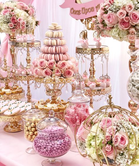 Diy Dessert Table, Pink Table Decorations, Sweet 15 Party Ideas Quinceanera, Sweet 15 Party Ideas, Quinceanera Pink, Pink Quince, Quince Decorations, Quinceanera Decorations, Maroon Wedding