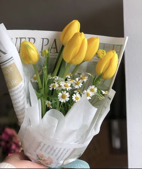 Tulips And Daisies, Yellow Flowers Bouquet, Yellow Rose Bouquet, Daffodil Bouquet, Luxury Flower Bouquets, Yellow Bouquets, Virtual Flowers, Gyeongju, Daisy Bouquet