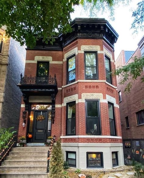 Modern Brick House Exterior, Modern Gothic Home, Modern Brick House, Brownstone Homes, Dream House Bedroom, Townhouse Exterior, Apartment Exterior, Chicago House, Paint Color Ideas