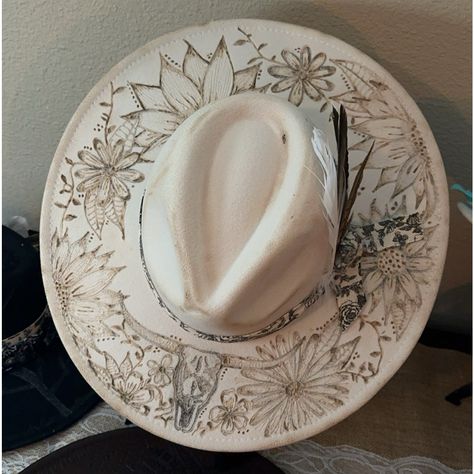 Gorgeous Burnt Cream Fedora With Sunflowers, Wildflowers, And A Longhorn. Ribbon And Feathers As Accents. Black Added To Burn In Areas For Contrast! Hand Burn, Felt Cowboy Hats, Felt Fedora, Hat Ideas, Cowgirl Hats, Custom Hats, Pyrography, Hat Making, Accessories Branding