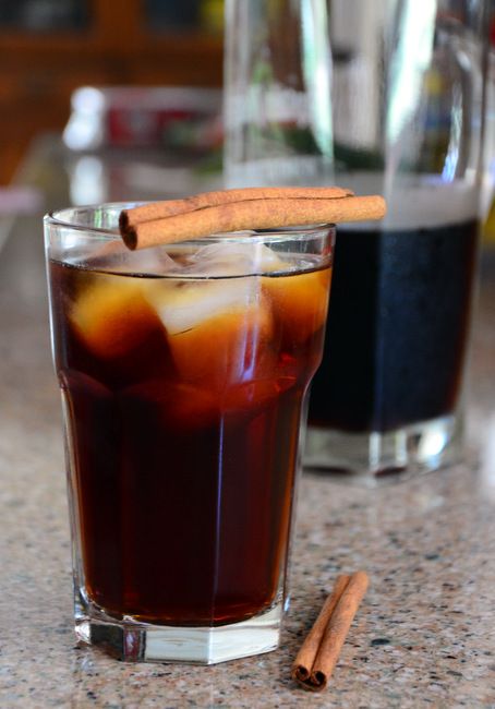 Make your own Cinnamon-Infused Cold Brew Coffee from scratch with this easy recipe, where cinnamon is steeped along with coffee for a delicious drink. Cinnamon Cold Brew, Coffee With Condensed Milk, Vanilla Coffee Creamer, Cold Brew Coffee Recipe, Spicy Drinks, Cold Brew Recipe, Ninja Coffee, Making Cold Brew Coffee, Light Roast Coffee