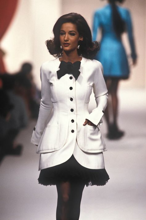 90s Runway Fashion, Runway Fashion Couture, Runway Outfits, Mode Chanel, Paris Mode, Chanel Couture, 1990s Fashion, Chanel Haute Couture, Ținută Casual