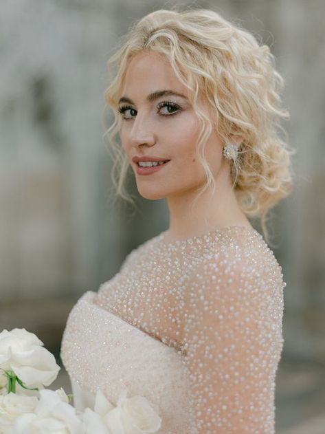 Pixie Lott Wedding, Wedding Hairstyles For Thick Curly Hair, Pixie Cut Wedding Hairstyles, Diy Wedding Makeup, Side Curls, Boho Style Wedding Dress, Celebrity Bride, Pixie Lott, Curly Wedding Hair