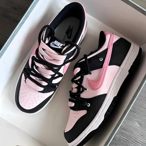 Pretty Sneakers, Dr Shoes, Trendy Shoes Sneakers, Preppy Shoes, Pretty Shoes Sneakers, Jordan Shoes Retro, All Nike Shoes, Always Shine, Shoes Outfit Fashion