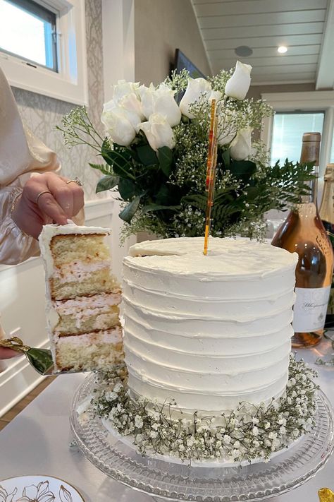 simple gender reveal cake White Gender Reveal Cake Ideas, Gender Reveal White Cake, Gender Reveal Cake Ideas Simple White, Subtle Gender Reveal, Gender Reveal White Theme, All White Gender Reveal, Neutral Color Gender Reveal, Gender Reveal Ideas Small, All White Gender Reveal Party