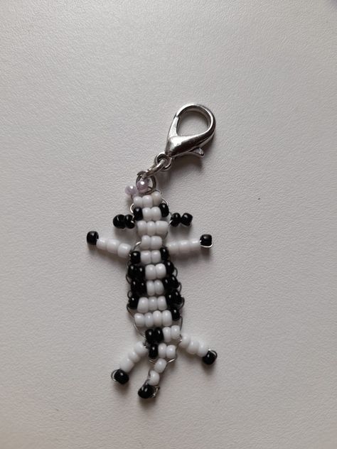 Pony Bead Phone Charm, Seed Bead Animals, Beaded Cow, Bead Keyring, Bead Lizard, Seed Beads Diy, Bead Animals, Animal Beads, Pony Bead Crafts