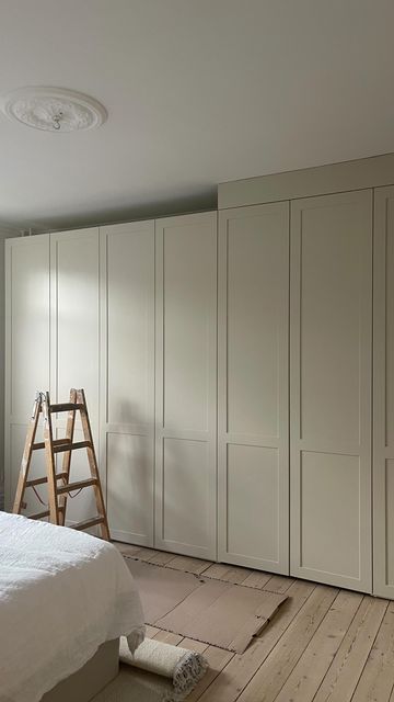 Linen Closet In Bedroom, Bedroom Inspirations Built In Wardrobes, Built In Storage In Bedroom, Ikea Hack Linen Closet, Walk In Wardrobe And Office, Deep Wardrobe Ideas, Ikea Wardrobe Wall, Box Bedroom Designs, Built In Wardrobe Colour Ideas