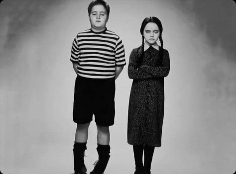 Wednesday And Pugsley Photoshoot, Addams Family Astethic, Adams Family Characters, Cousin It Adams Family, Wednesday Addams Christina Ricci, Addams Family Film, Addams Family House, Addams Family Movie, Familia Addams