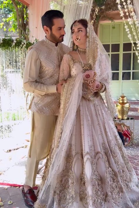 Nikkah Dress For Groom, Muslim Groom Outfit For Nikah, Muslim Reception Dress For Bride, Nikkah Couple Outfit, Shaadi Lehnga, Nikah Dress Pakistani, Nikkah Outfit, Pakistan Bridal, Asian Wedding Dress Pakistani