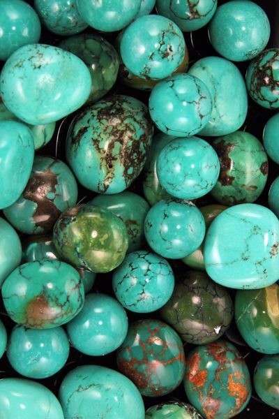 Turquoise, the stone of good luck - Find out more on www.lindseymarie.com Italy Furniture, Texture Architecture, Turquoise Aesthetic, Black Pinterest, Azul Tiffany, Furniture Classic, Summer Street, Teal Turquoise, Art Texture