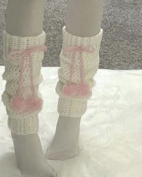 Pink Sherpa Pullover Outfit, Crochet Leg Warmers, Kawaii Crochet, Mia 3, Pink Bows, Crochet Fashion Patterns, Fun Crochet Projects, Diy Crochet Projects, Rilakkuma