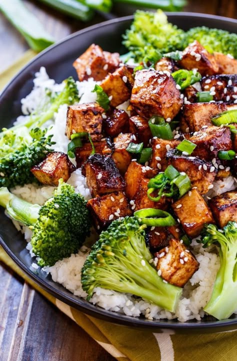 Asian Garlic Tofu- marinated in a sweet and spicy sauce and seared until crispy. #vegetarian #tofu Garlic Tofu, Sweet And Spicy Sauce, Tasty Vegetarian Recipes, Spicy Sauce, Vegetarian Meals, Tofu Recipes, Delicious Vegetarian, Meatless Meals, Tempura